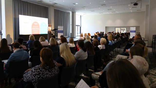 Obrazek dla: Konferencja "Mądre pomaganie - o doradztwie zawodowym w...